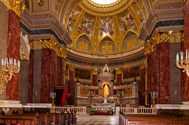 Oltár v bazilike sv. Štefana I.