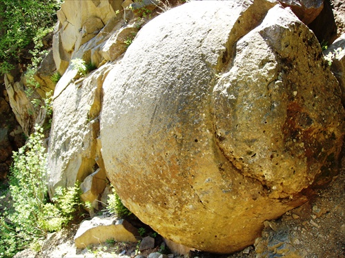 Kamenná guľa na Kysuciach