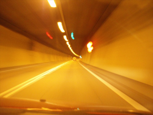 hra svetiel v tuneli Branisko