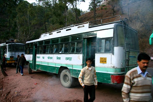 Shimla, Autobus na cestu dolu