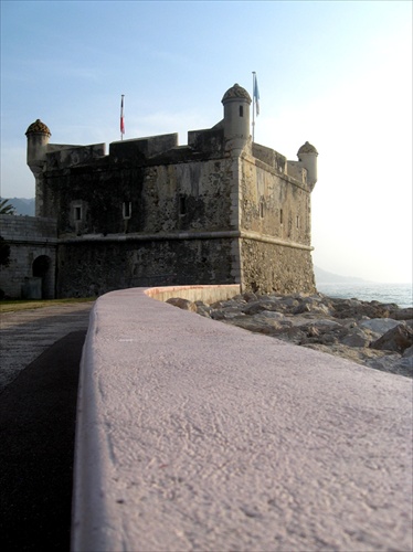hrad na azúrovom pobreží