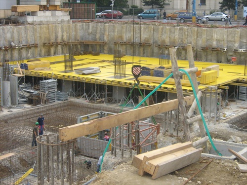 Stavba na Fazuľovej - máj 2006