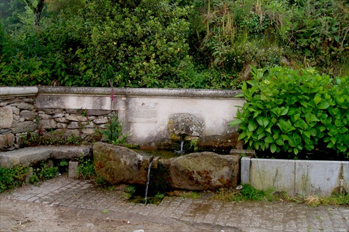 Camino de Santiago (74)  ... zdroj pitnej vody...