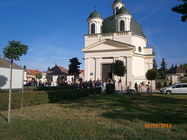 Pred kostolom sv. Rozálie