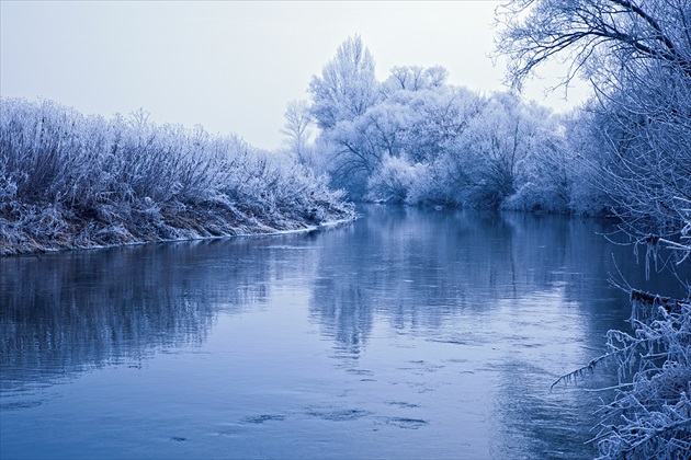 Zima pri rieke
