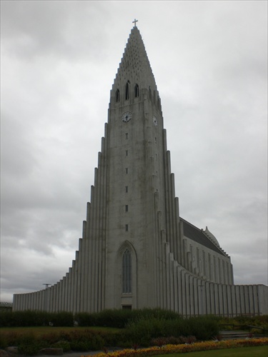 kostol Hallgrímskirkja v meste Reykjavik