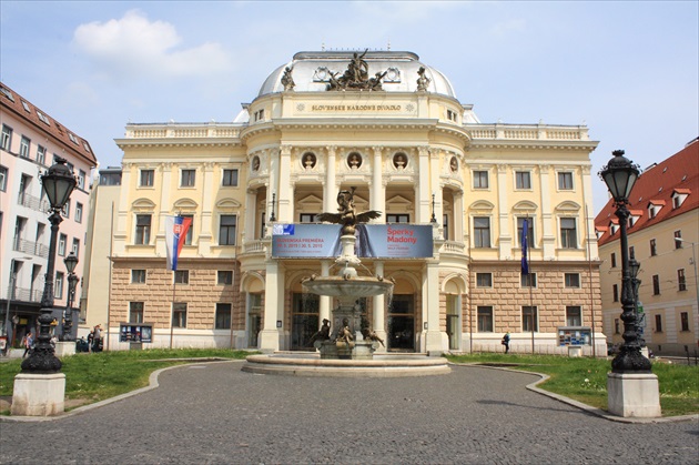 Historická budova Slovenského národného divadla - Bratislava