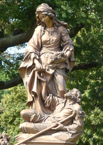 Socha Svätej Alžbety v hradnej záhrade