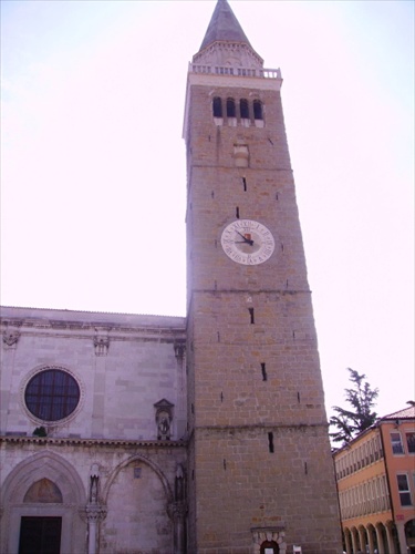 Veža kostola v meste Koper