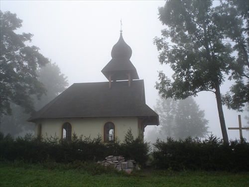kaplnka v hmle
