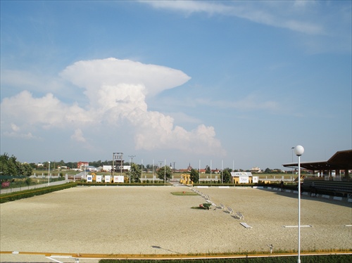 Pezinok - oblak v tvare atomového hríbu