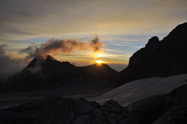 Východ slnka pod Dechsteinom na Seethalerhutte 2740 m