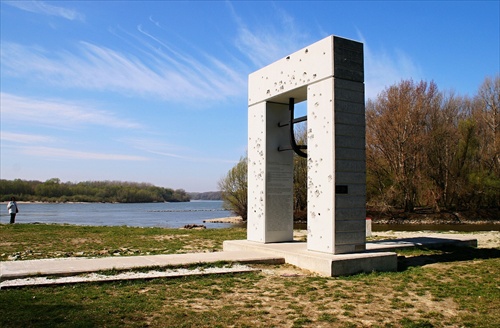 Pamätník na sútoku Moravy a Dunaja