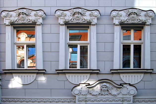 Bratislavské okná v oknách