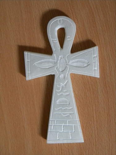 Krížik z alabastru