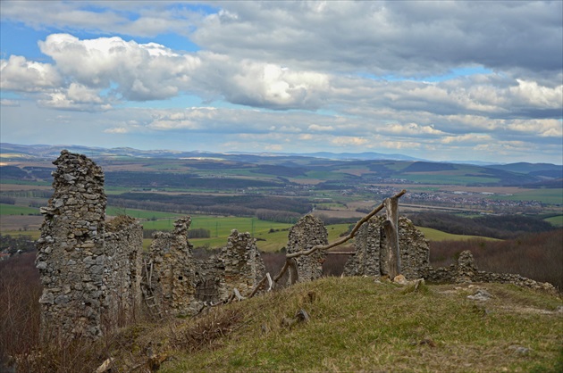 výhľad z hradu Korlátka