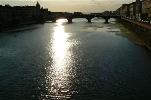 pohľad na hladinu rieky Arno