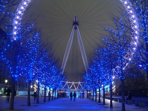 Londýnské oko v modrom
