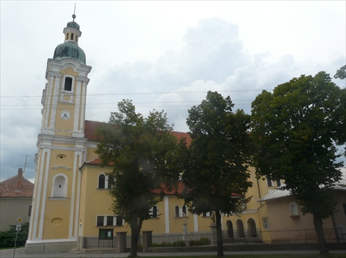 Pohľad na kostol sv. Štefana z pravej strany