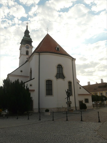 Pohľad na čelo kostola sv. Gottharda