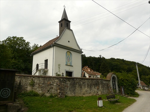 Kostol Nanebovzatia Panny Márie v dedine Píla (okres Pezinok)