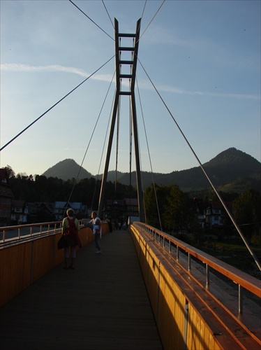 most cez hranicu