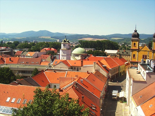 pohľad z výšky na kúsok Trenčína
