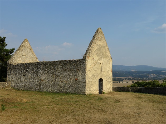 haluzický kostolík a hrad Beckov