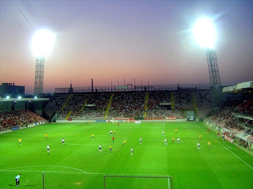 Krásne osvetlený štadión