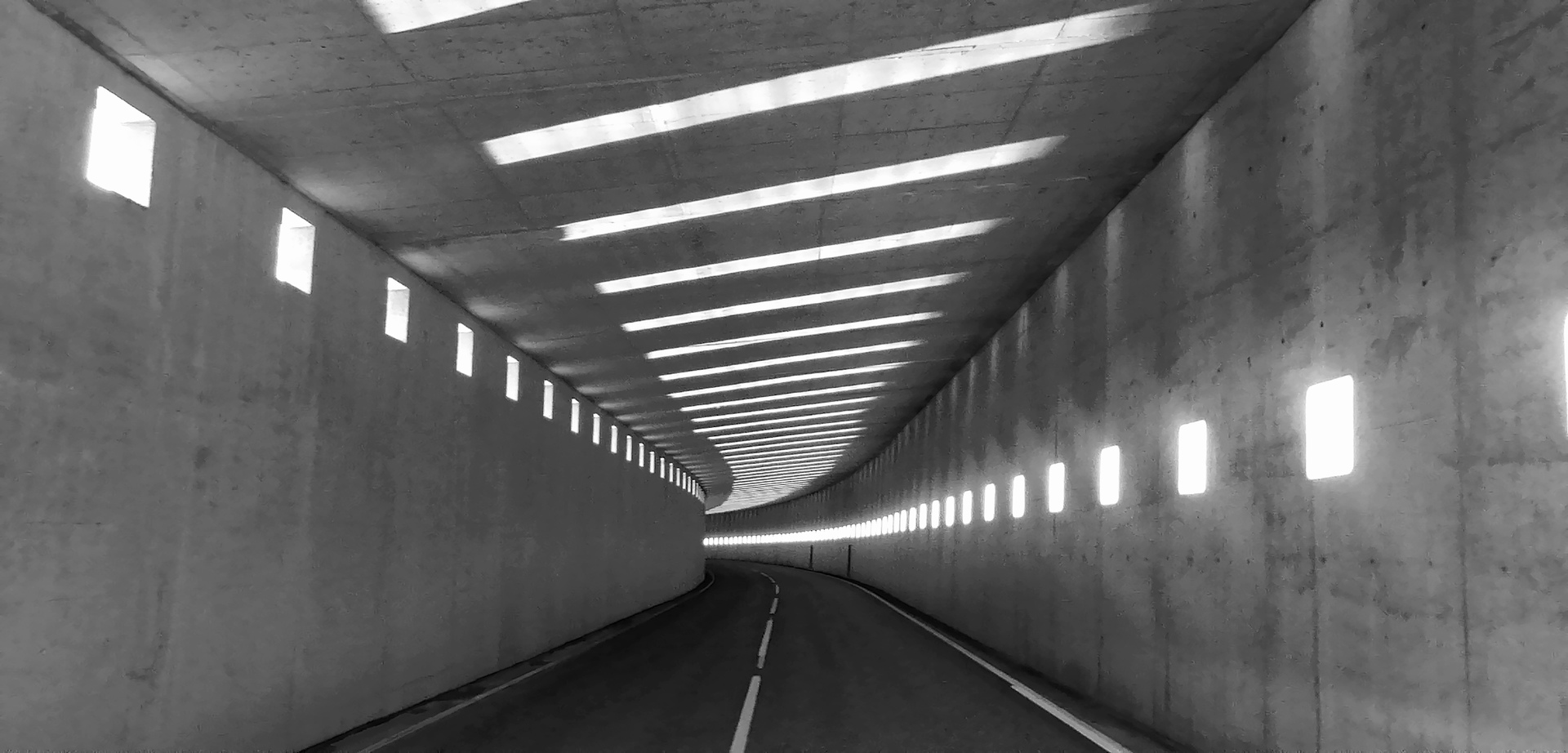 Kresba slnečného svitu v tuneli tuneli