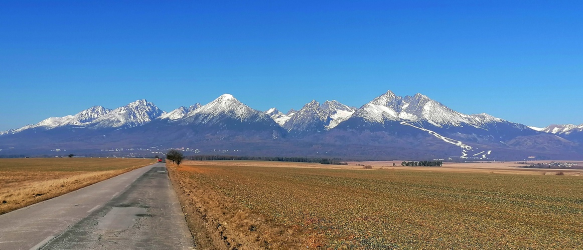 Dnešný pohľad na pocukrované Tatry. 