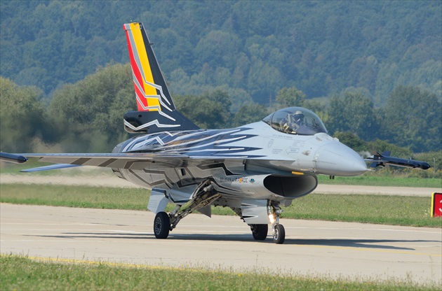 F-16AM na SIAF 2015