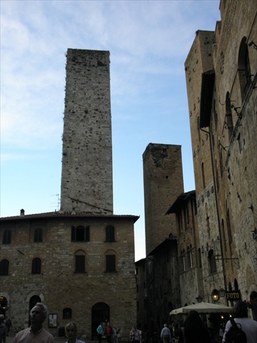 (1015) Dvojičky, stredoveký Manhattan - San Gimignano