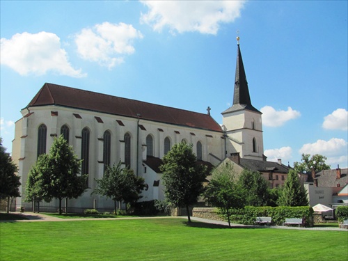 (1063) KAPITULNÍ KOSTEL POVÝŠENÍ SV.KŘÍŽE V LITOMYŠLI