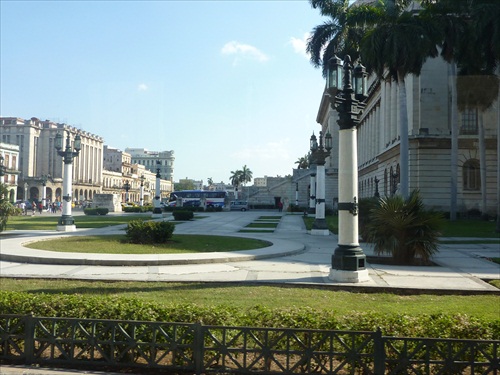 (1372) Jedno z Havanských námestí
