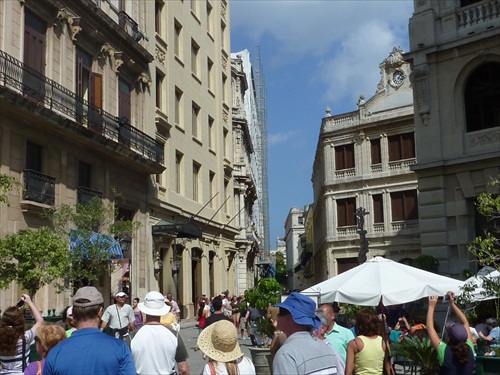 (1380) V uliciach starej Havany