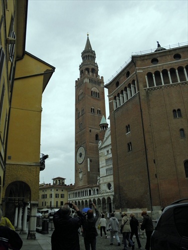 (1388) Taliansko, Lombardia mesto Cremona - veža Torrozzo 112m