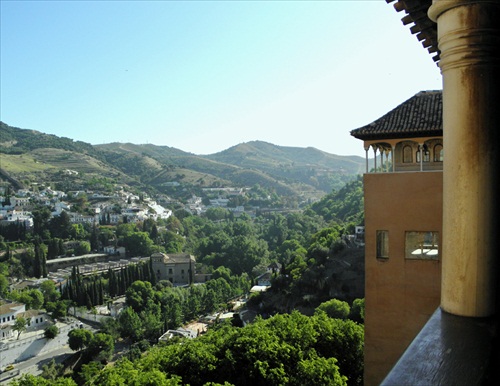(1428) Alhambra - pohľad z hradieb do okolia