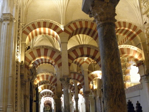 (1442) Córdoba - Mezguita Catedral, dnes slúži iba pre kresťanov