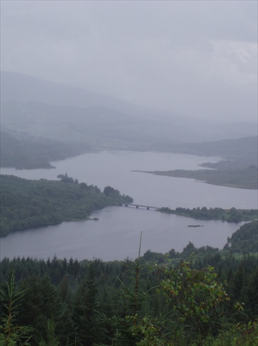 Loch Lochy - v tvare Skotska
