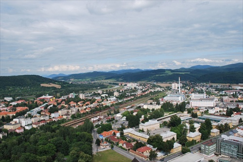 pohľad na Trenčín z Trenčianskeho hradu 2
