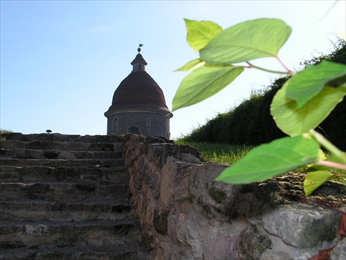 cesta k ROTUNDE v Skalici