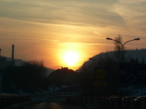 západ Slnka v meste