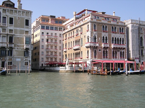 Benátky a hotely