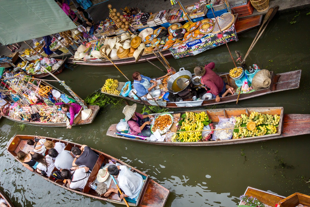 Floating market v Bangkoku