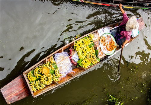 Floating Market v Bangkoku