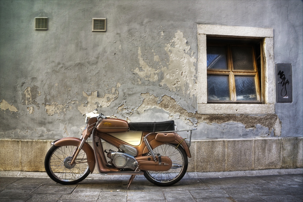 --- Moped 2 ---