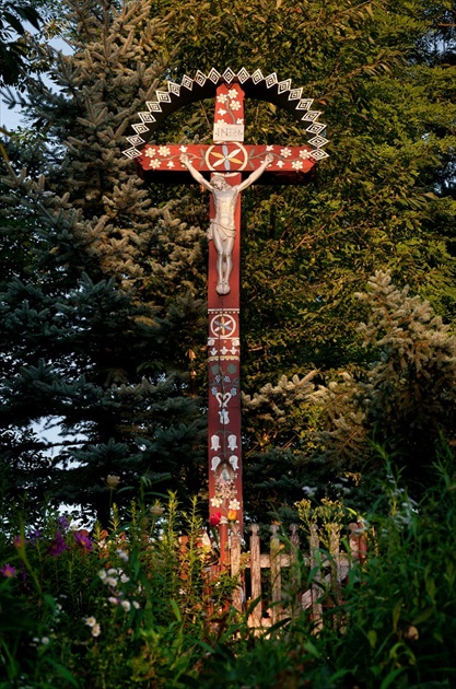 detviansky vyrezávaný kríž ...