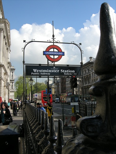 LONDYN zastavka metra