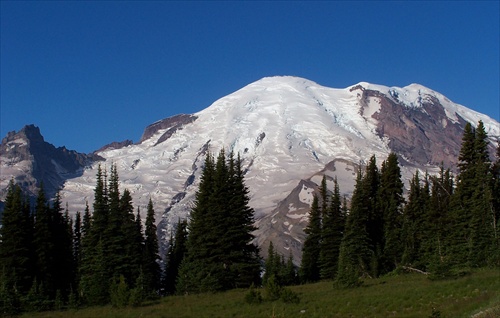 sopka Mt. Ranier (4391 m)
